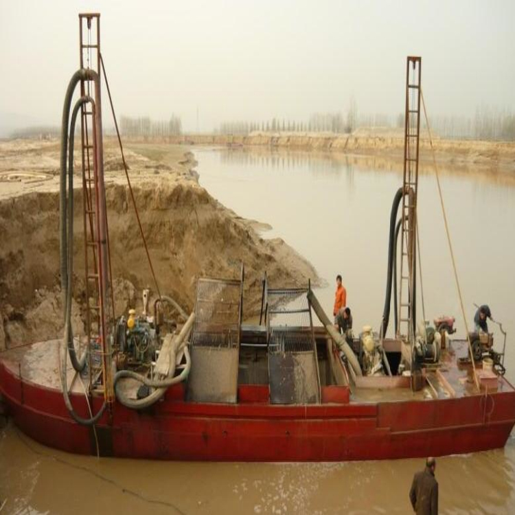 sea sand dredger making2.jpg